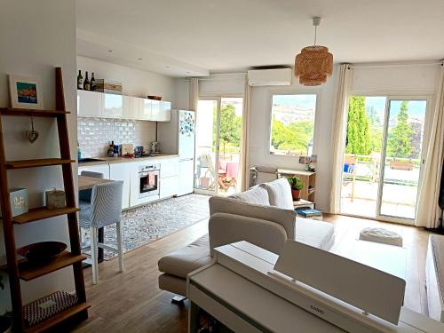 Stunning 2 bedroom apartment with Terrace and Sea view, Nice Cimiez Liberation