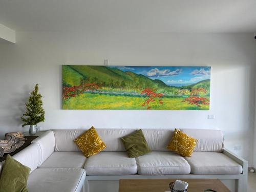 Stunning 2 brm designer View condo in Maho