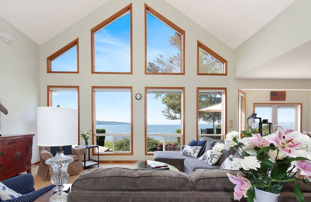 Impresionante casa frente al mar con vistas 2600sf spetacular