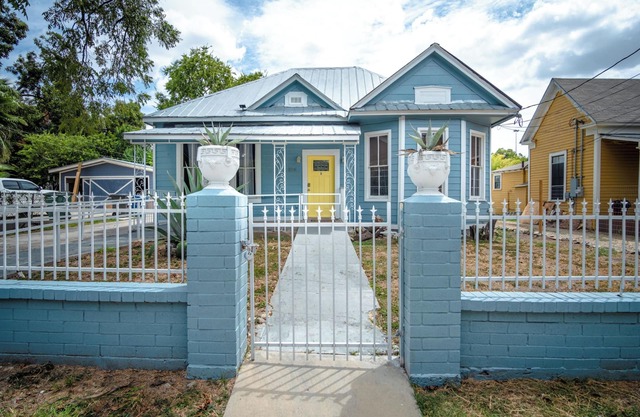 Stunning 2br/1ba Historic Pad Few Steps Downtown