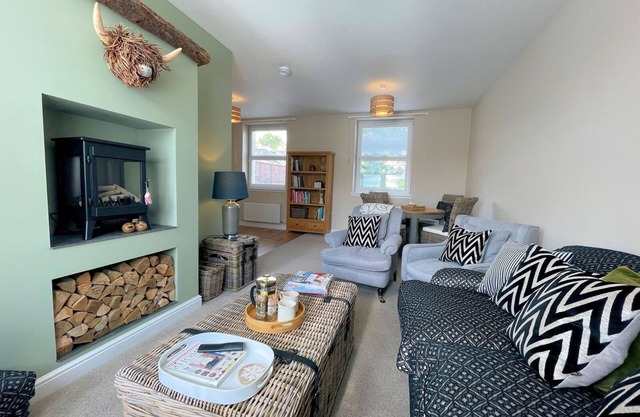 Stunning 2BR Apartment in Town Centre Location | Pass The Keys