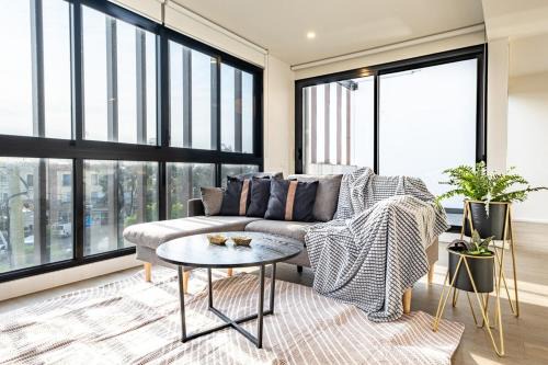Stunning 2br Loft Maribyrnongfree Parkingbalcony