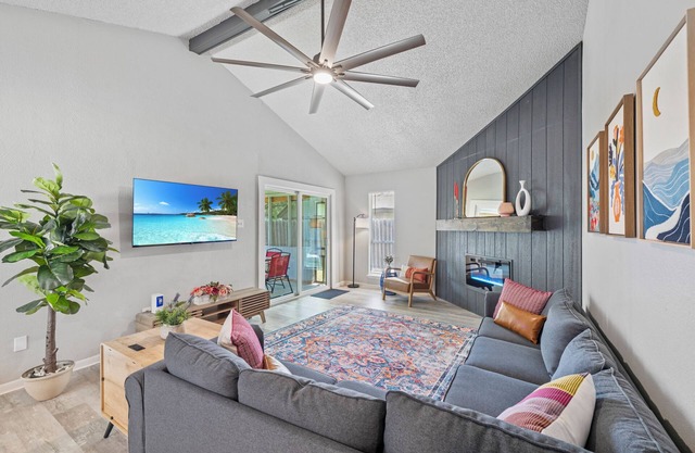 Stunning 3 BD Family Home+ Game Room+PingPong+Foosball+Arcade