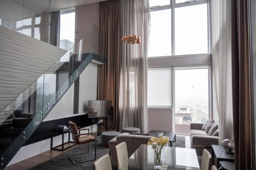 Stunning 3 Bed Penthouse in West End