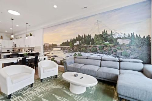Stunning 3-Bed Retreat in the Heart of Downtown