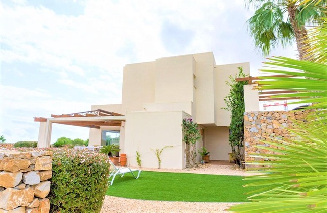 Stunning 3 Bedroom luxury villa on Las Colinas Golf Resort