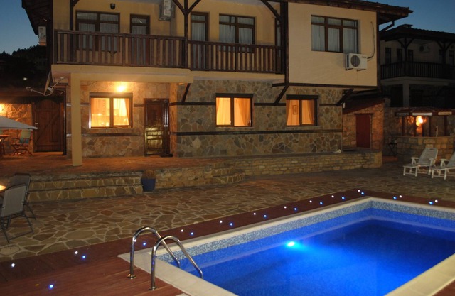Impresionante villa ejecutiva de 3 dormitorios con piscina en el encantador pueblo de Rogachevo.