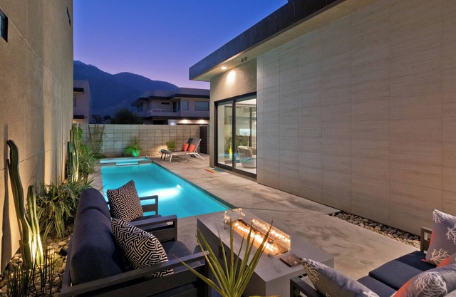 Stunning 3-bedroom, 3.5-bath Palm Springs Home with Pool/Spa and Mountain Views