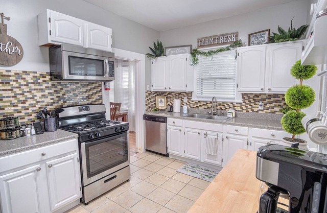 Stunning 3 BR Home Near DT Alamodome - Riverwalk