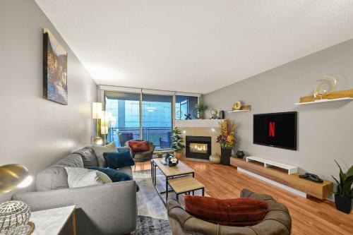 Stunning 3-BR in Downtown with Free Parking