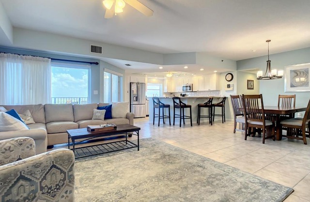Stunning 32 Corner unit on the Atlantic. OW10-401