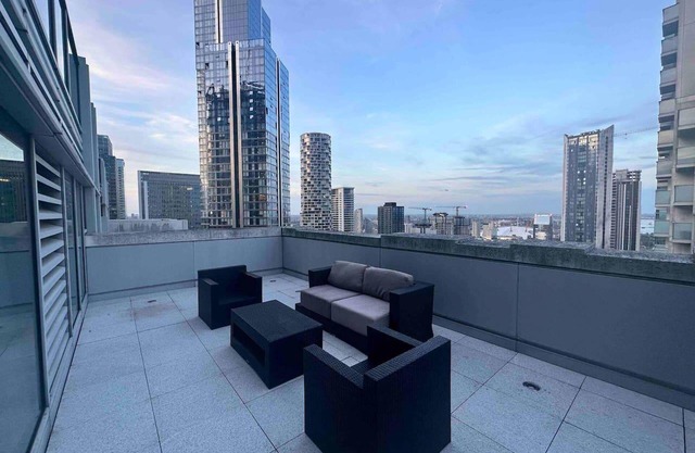 Stunning 4-bed Duplex Penthouse in London
