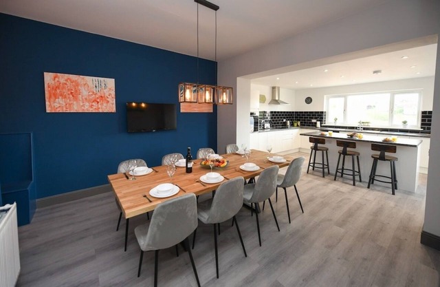 Stunning 4 Bed House Airdrie. Close to Glasgow!