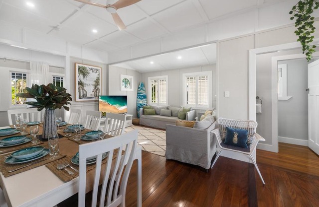 Stunning 4 Bedroom Beach House - Dicky Beach Original