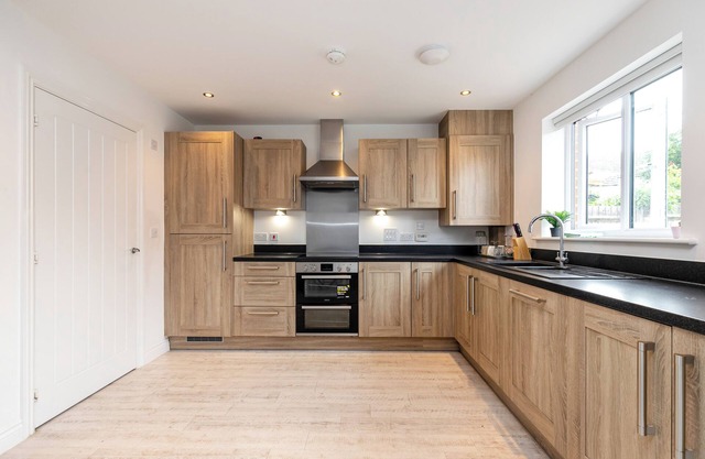 Stunning 5-bed House in Ashford
