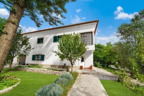 Stunning 5-Bedroom Villa with Pool by Hostlovers