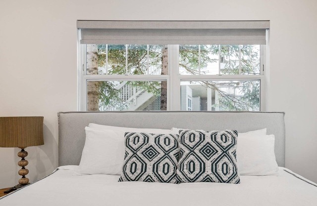 Stunning 5 Star one level townhouse Blueberry Hills Deer Run