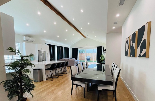 Stunning 5BD\3.5BA Family 1 Story Home in Encino
