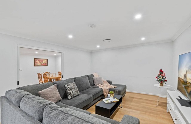Stunning 5BR Big Modern Home w/Parking/Malls/Parks