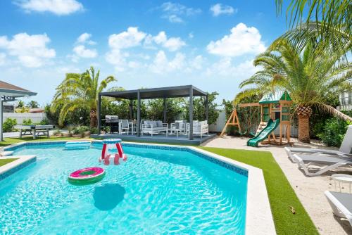 Stunning 5BR Heated Pool, Beach Access & Games L06