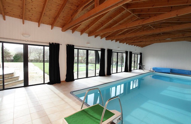 Impresionante casa de campo con piscina cubierta climatizada en un área de belleza natural