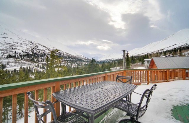 Stunning Alaskan Getaway w/ River & Mtn Views
