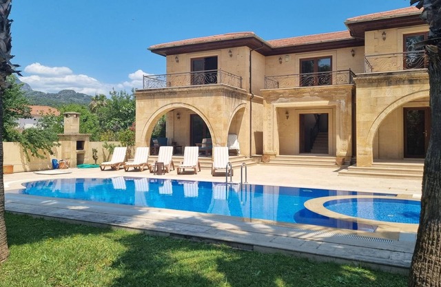 Stunning and Unique 3 Bedroom Villa