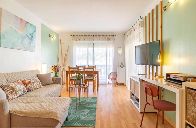 Stunning apartment in Albuñol with WiFi