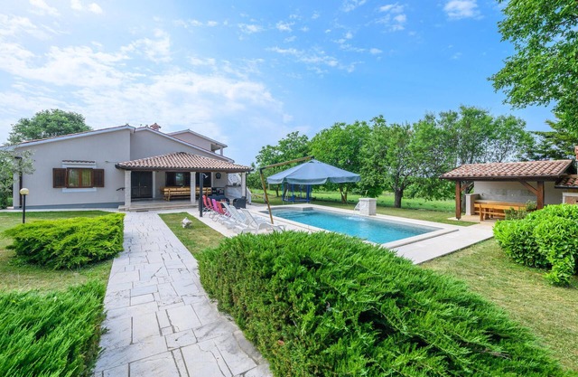 Impresionante apartamento en Barban con.