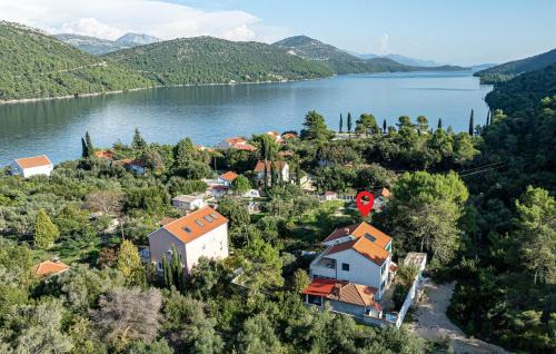 Stunning Apartment In Broce With Wifi