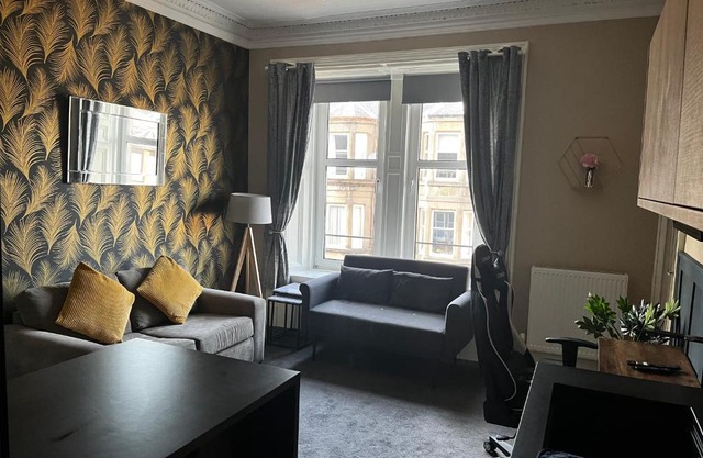Stunning apartment on Perth Rd-mins from City Centre Dundee