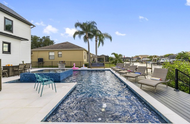 Stunning Apollo Beach Villa w/ Amazing Pool Escape