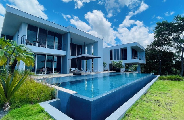 Stunning Architecture meets Costa Rica Jungle Vibe