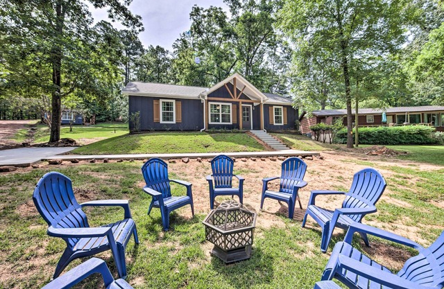 Stunning Avinger Retreat on Lake O' the Pines