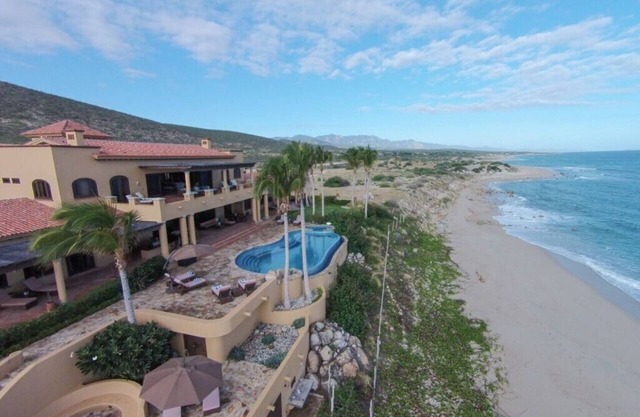 Impresionante Hacienda frente a la playa con playa privada y piscina