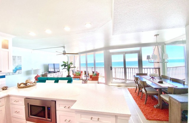 Stunning Beach Front Condo & Breathtaking Ocean Views on Mustang Island / Port A