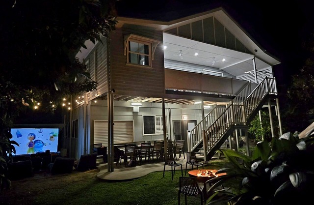 Stunning Beach House, Glamping Tent, Outdoor Movies