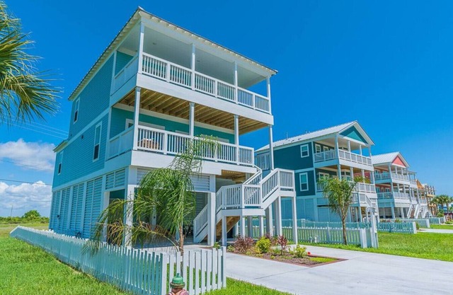 Stunning Beach House, Short Walk to the Beach