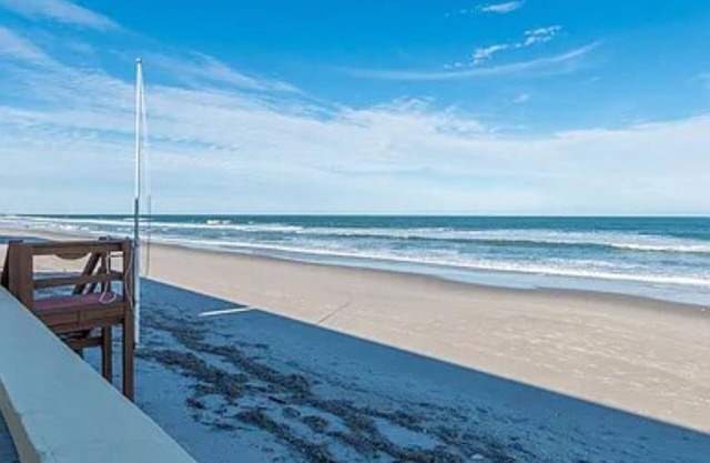 Stunning beachfront ground-floor unit, a stone's throw from the sea