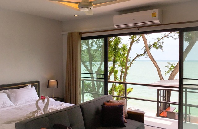 Impresionante villa frente a la playa con piscina privada