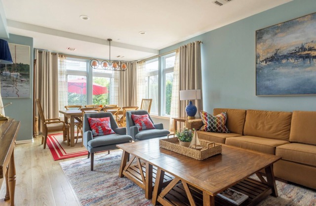 Stunning Beachside Home In Big Apple - Best of Both Worlds!