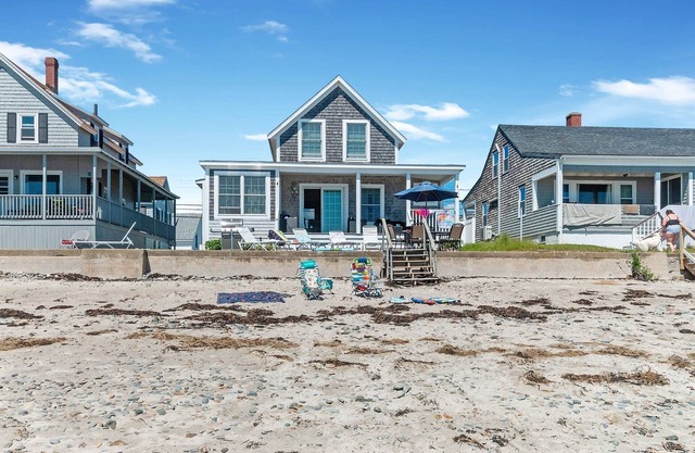 STUNNING BEACHSIDE LISTING DIRECTLY ON WELLS BEACH: RELAXING: 9/1-9/3 NOW OPEN