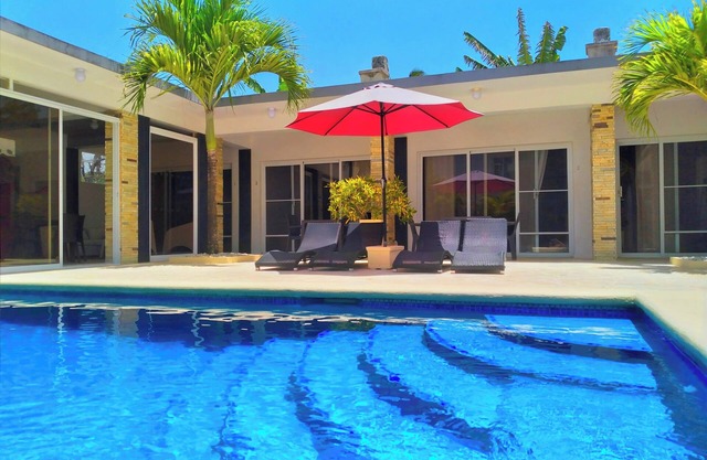 Impresionante Villa junto a la playa con 6 dormitorios y piscina. ¡Disfrútala!