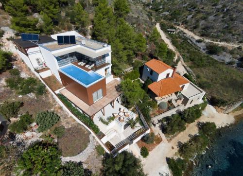 Stunning Brac Villa 5 Bedrooms Villa Infinite Stunning Sea Views & Seafront Location Sutivan
