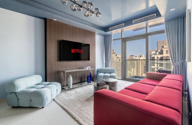 Stunning Burj Khalifa View 5 Star Hotel Amenities