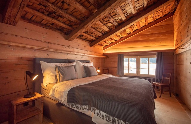 Stunning chalet entirely renovated in Gsteig! 5 bedrooms, 3 bathrooms, kitchen