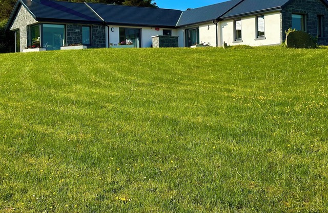Stunning Coastal 4.5 Bed/4.5 Bath Modern Cottage