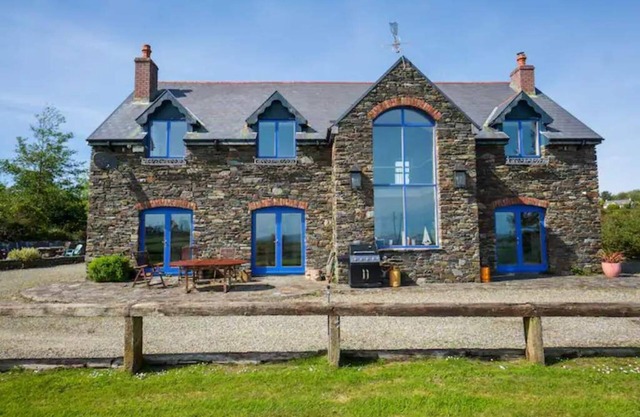 Stunning Coastal hideaway in West Cork, sea view, perfect for hikers