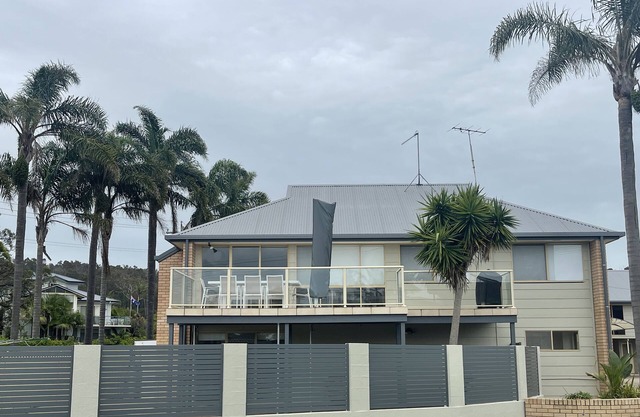 Stunning Coastal Retreat - Walking distance to Beach and Cafes.