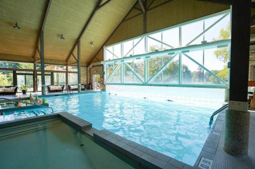 Stunning Condo with Access to Pool